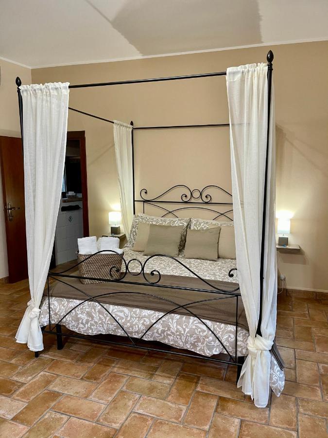 Casa Vacanze La Piazzetta Del Castello Montecalvello Exterior photo